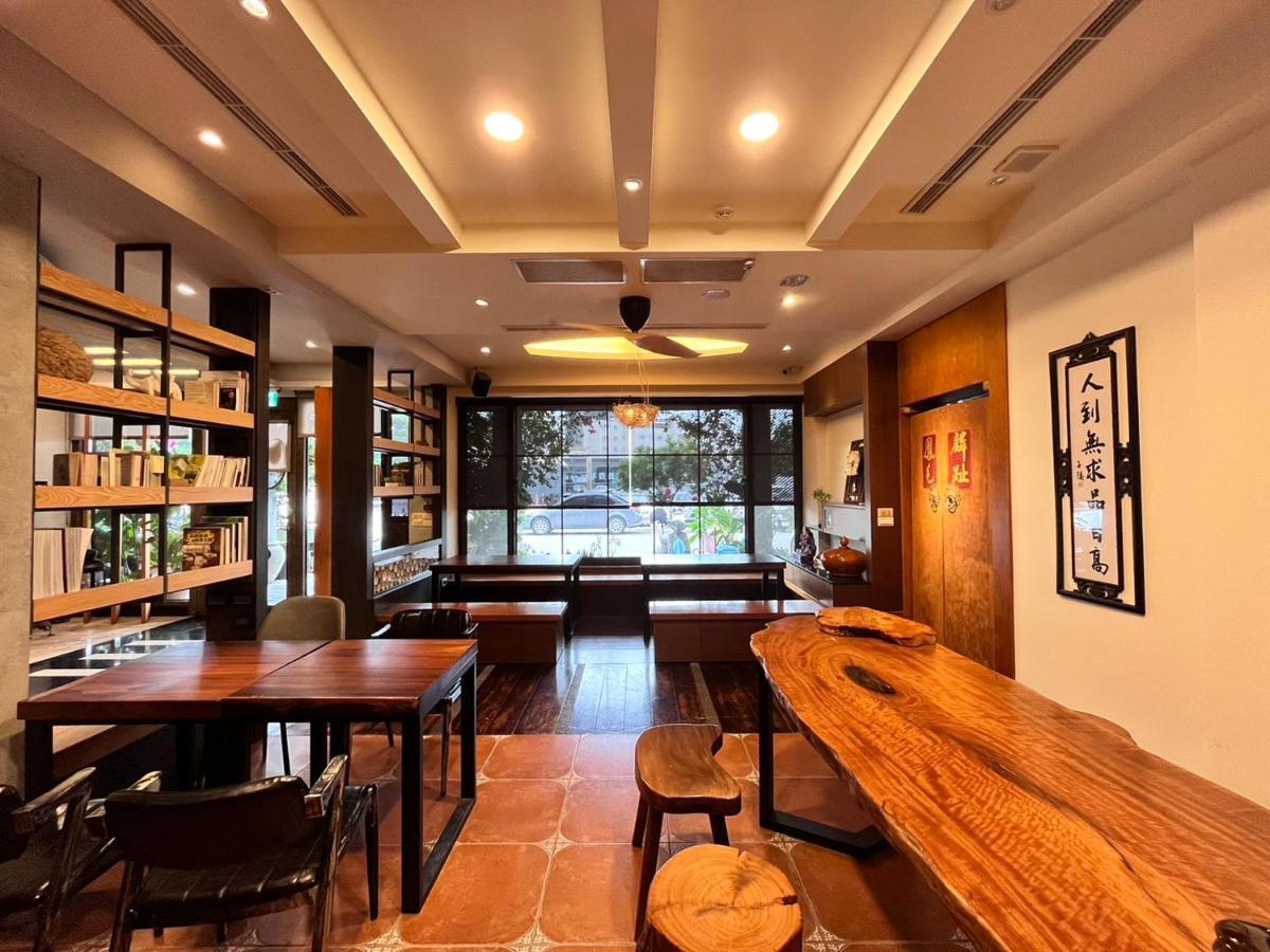 Moment Inn Tainan Esterno foto
