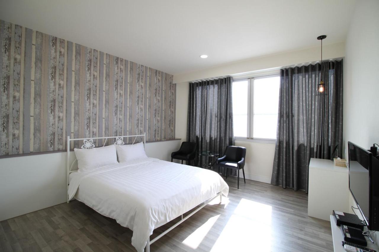 Moment Inn Tainan Esterno foto