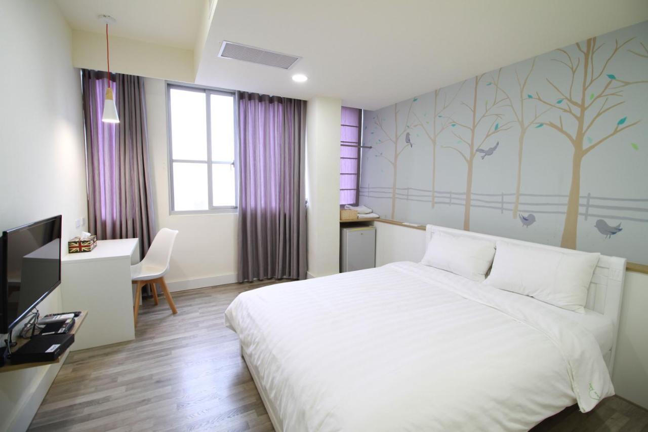 Moment Inn Tainan Esterno foto