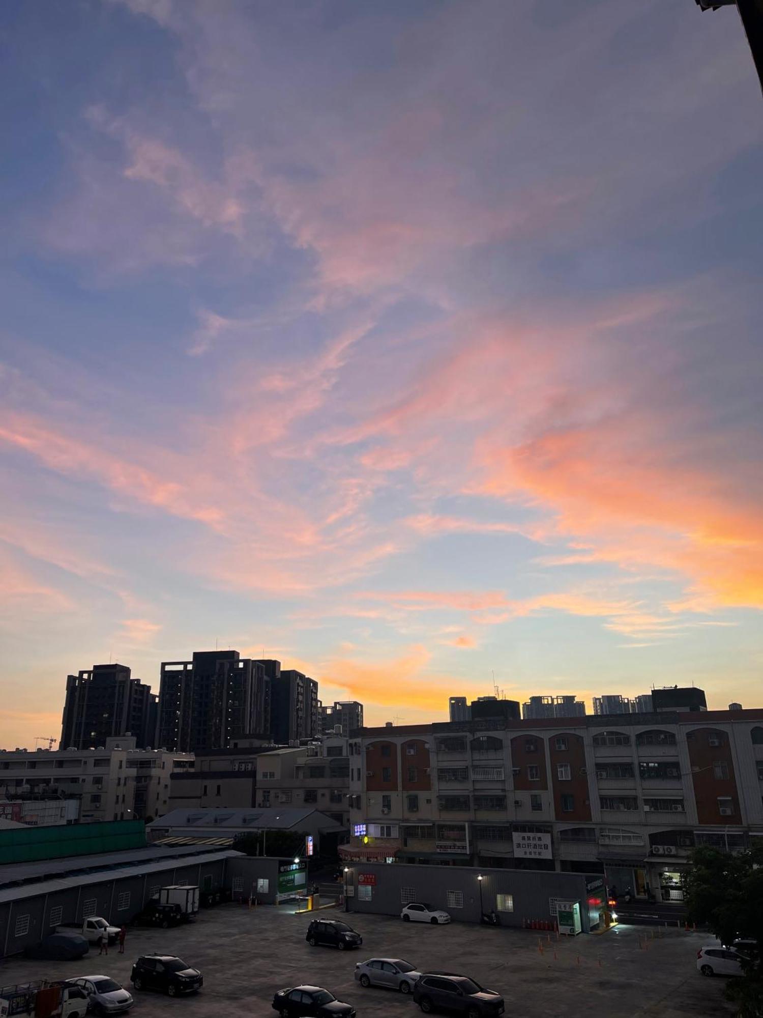 Moment Inn Tainan Esterno foto