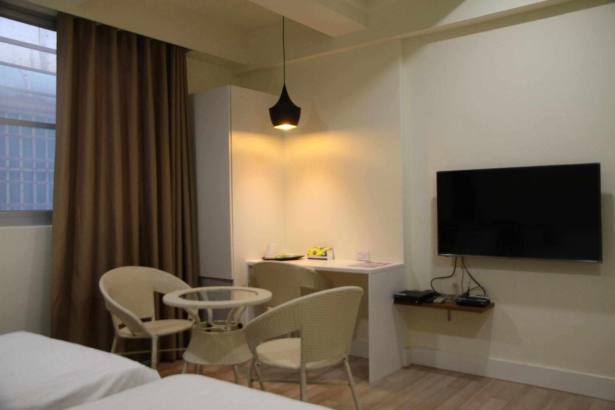 Moment Inn Tainan Esterno foto