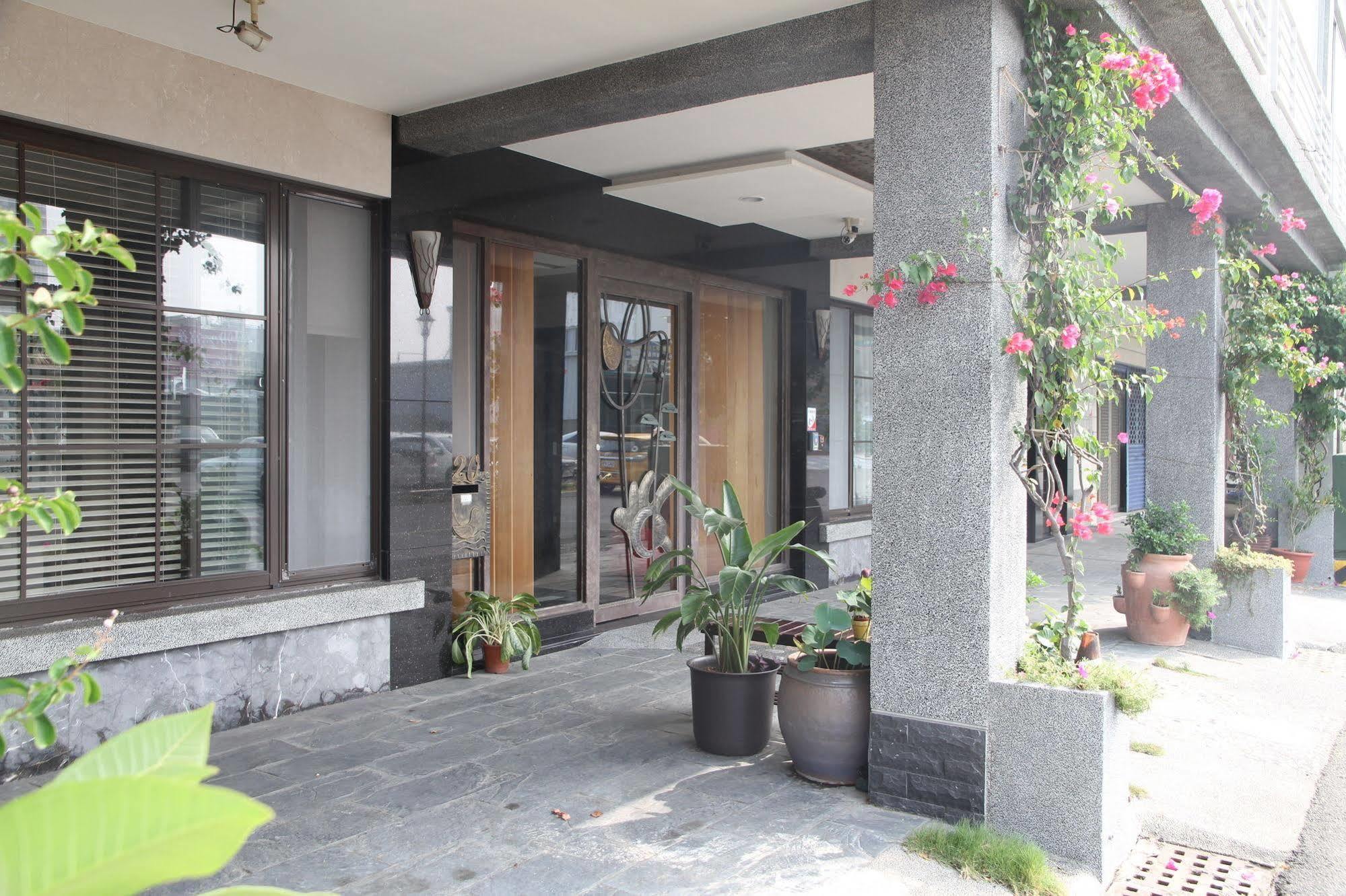 Moment Inn Tainan Esterno foto