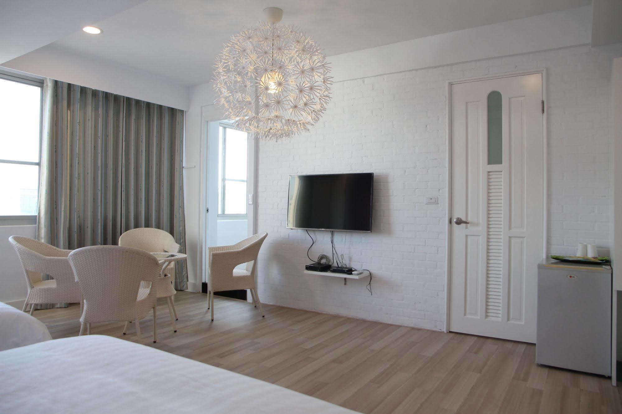 Moment Inn Tainan Esterno foto